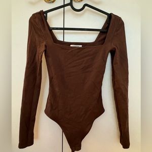 Aritzia Babaton Contour Squareneck Longsleeve Bodysuit